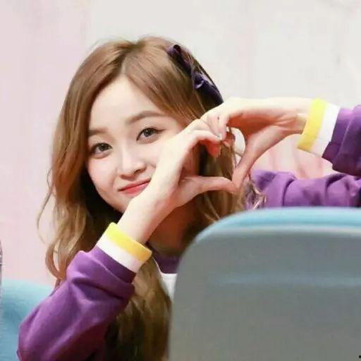 娱乐大爆料吴宣仪鹿晗,甜蜜互动引粉丝热议！”  第3张