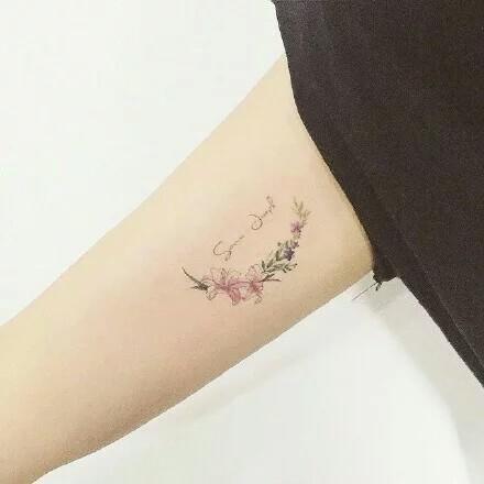 手背上纹身的男网红吃瓜,揭秘娱乐圈幕后真相