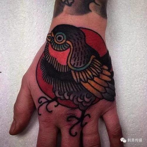 手背上纹身的男网红吃瓜,揭秘娱乐圈幕后真相 第2张 手背上纹身的男网红吃瓜,揭秘娱乐圈幕后真相 第2张