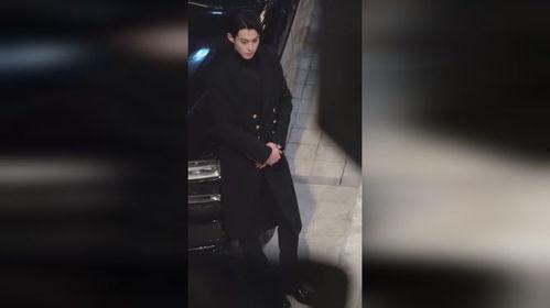 王鹤棣八卦最新爆料图片,神秘美女同行,甜蜜互动引热议 第2张 王鹤棣八卦最新爆料图片,神秘美女同行,甜蜜互动引热议 第2张